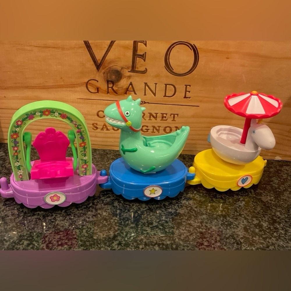 3x Peppa Pig Magical Parade Floats.